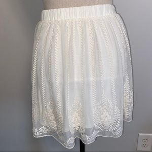 Kimchi Blue from UO ivory embroidered mesh stretch full skirt size Medium